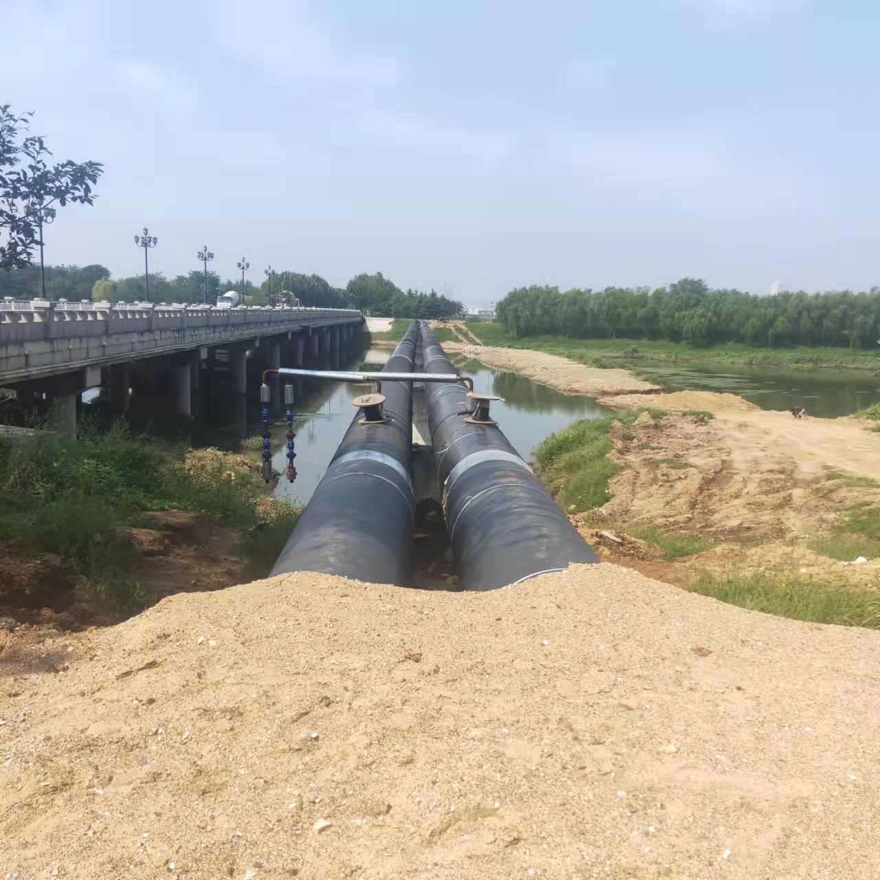 三山管道长距离内部除垢输油管道清洗